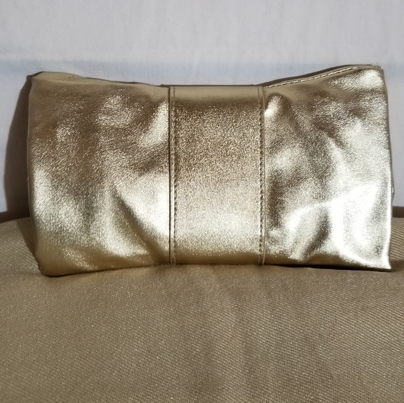 Versage perfume gold metallic hand clutch - Picture 2 of 8